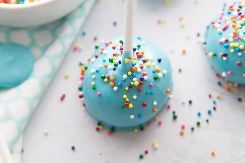 How to Make Cake Pops | It's common knowledge that everything tastes better  on a stick—cake is no exception. http://spr.ly/60088m1on | By Allrecipes |  Facebook