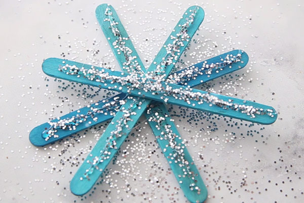 Download How to Make Popsicle Stick Snowflake Ornaments - An Easy Tutorial!