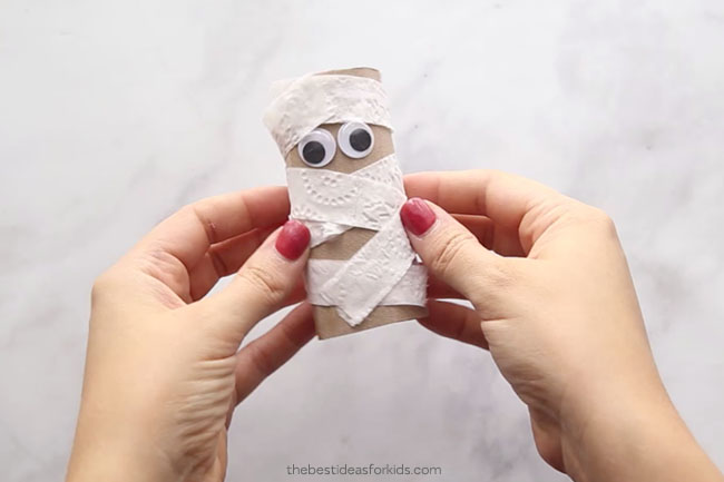 Craft With A Child For Halloween From Rolls Of Toilet Paper And Colored  Paper. Step-by-step Instructions For Ready-made Crafts Stock Photo, Picture  and Royalty Free Image. Image 173547716.