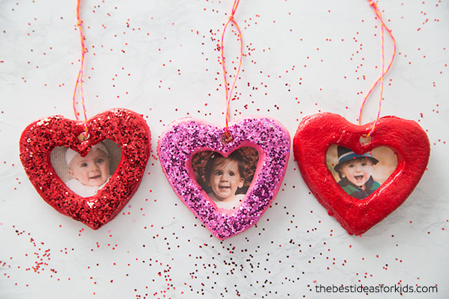 Valentine's Day for Valentine Sceptics  SCAVENGER HUNT & DIY LOVE HEART  EARRINGS - Motte