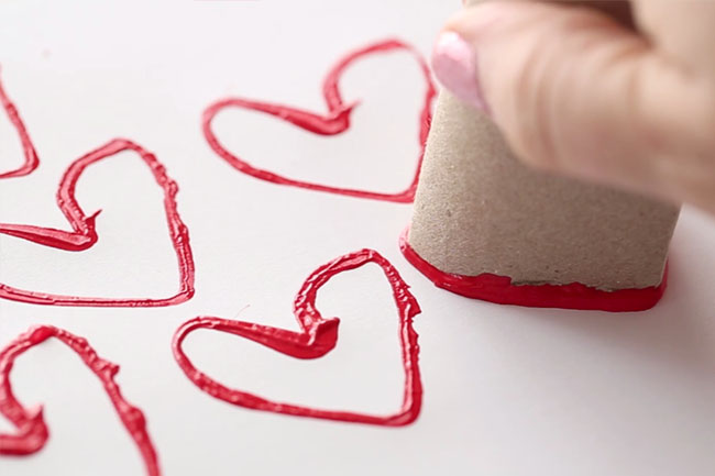 Toilet Paper Roll Heart Stamp {Heart Balloon Card} - Kids Activity Zone