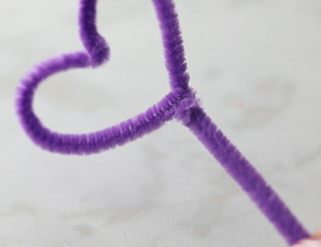 Tie end around pipe cleaner